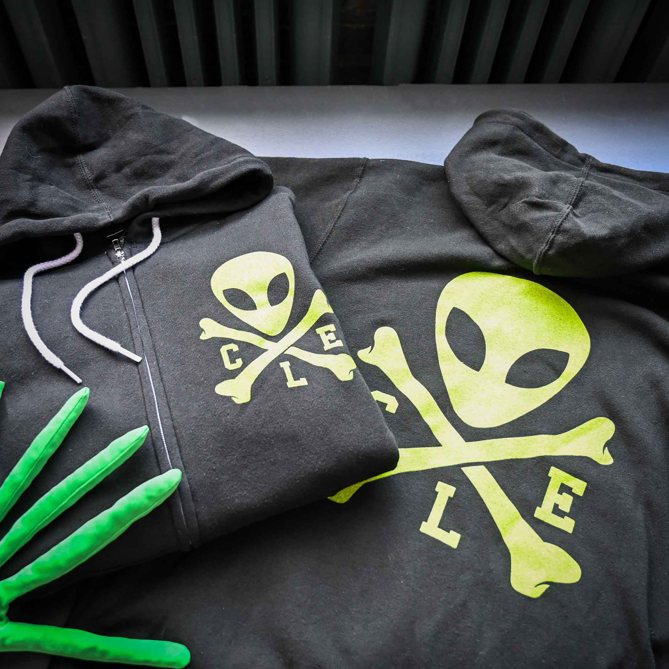 CLE Logo Alien Full-Zip Hoodie - Glow In The Dark - Image 5